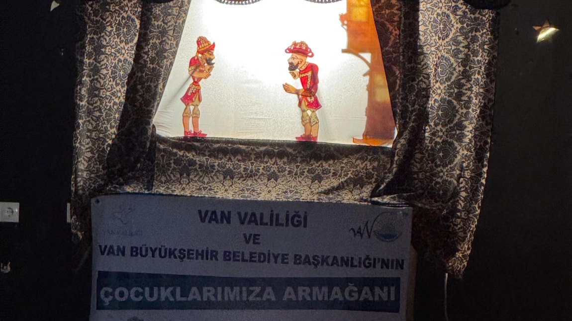 HACİVAT VE KARAGÖZ GÖSTERİSİ DÜZENLENDİ